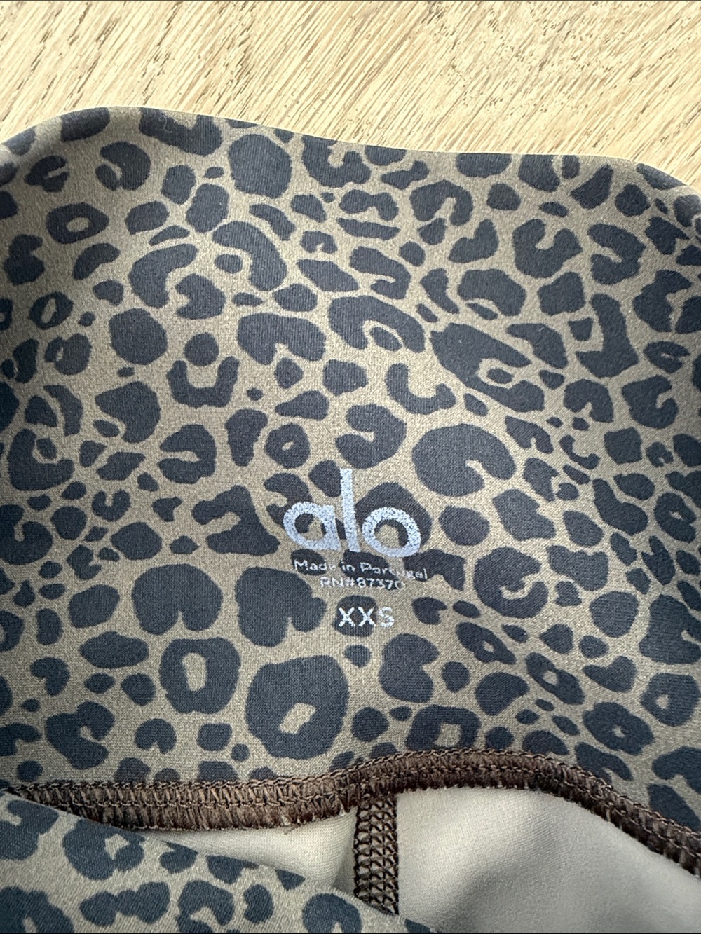 ALO Yoga Leopard-Print Sports Bra (Brown/Black) and pants - Picture 2 of 3